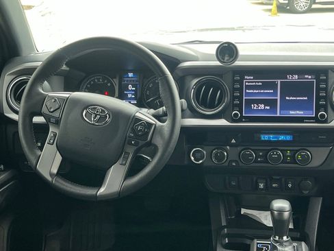 Used 2022 Toyota Tacoma TRD Off-Road image 19
