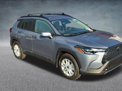 Used 2022 Toyota Corolla Cross LE AWD/4WD image 2