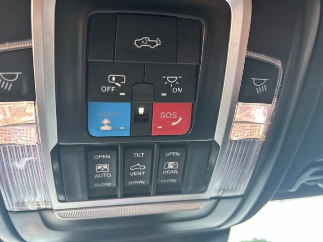 Used 2025 RAM 2500 Limited AWD/4WD image 39