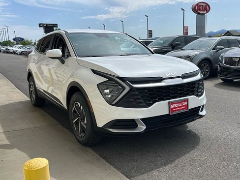 New 2025 Kia Sportage LX image 3