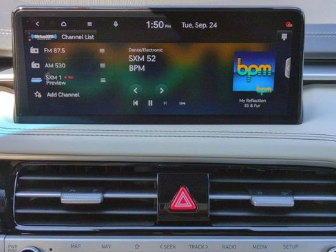 Certified 2025 Genesis G70 2.5T image 23