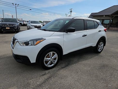 Used 2020 Nissan Kicks S FWD image 2