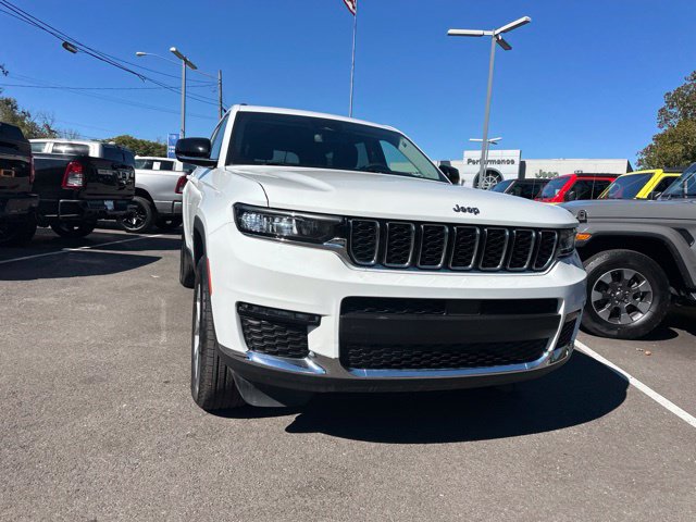 Used 2023 Jeep Grand Cherokee L Limited AWD/4WD image 19