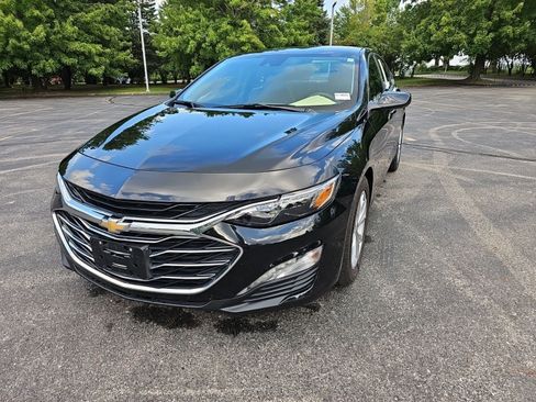 Used 2025 Chevrolet Malibu LT FWD image 2