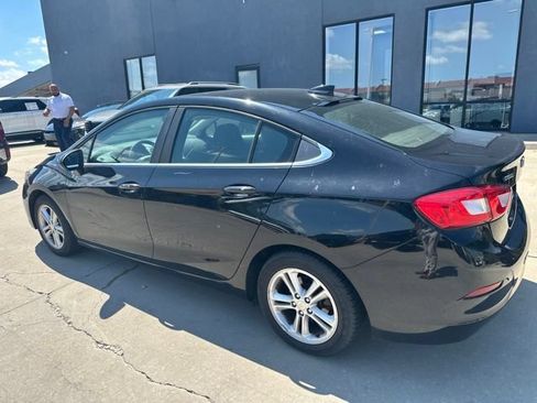 Used 2018 Chevrolet Cruze LT w/ Convenience Package FWD image 5