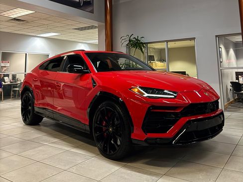 Used 2022 Lamborghini Urus image 1