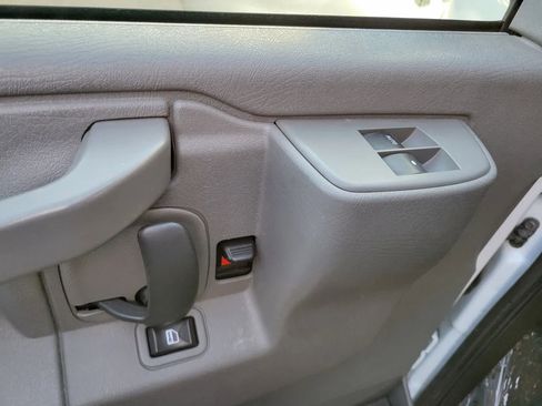 Used 2017 GMC Savana 2500 image 22