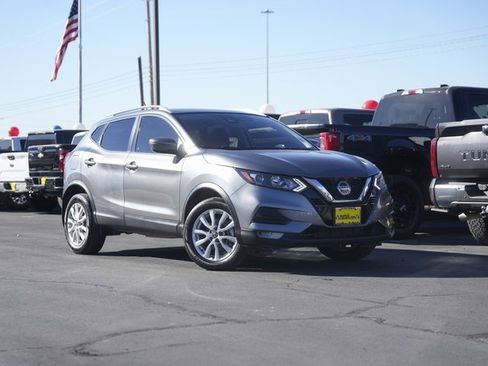 Used 2021 Nissan Rogue Sport SV image 2