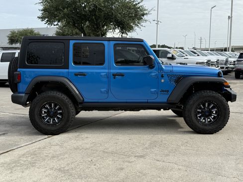 Used 2022 Jeep Wrangler Unlimited Sport AWD/4WD image 3