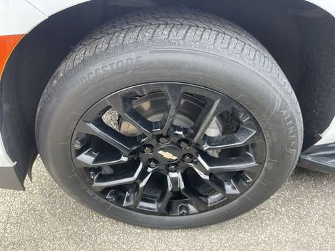Used 2023 Chevrolet Tahoe Premier AWD/4WD image 2