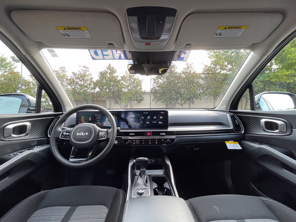 Used 2024 Kia Sorento LX FWD image 29