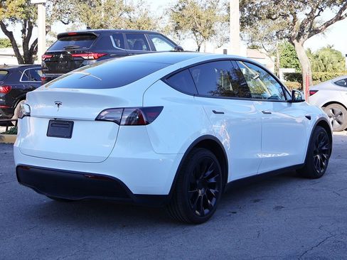 Used 2023 Tesla Model Y Long Range image 10