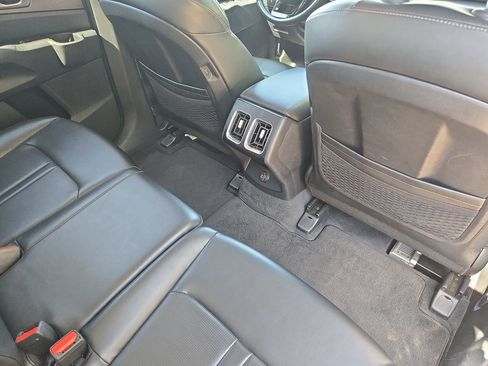 Used 2024 Kia Sorento S AWD/4WD image 11