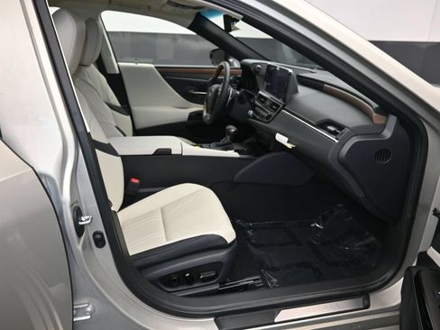Used 2025 Lexus ES 350 Ultra Luxury FWD image 11