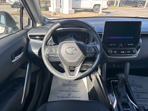 Certified 2023 Toyota Corolla Cross XLE w/ Convenience Package FWD image 27