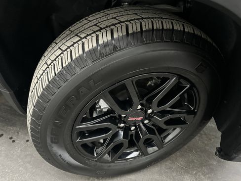 Used 2025 GMC Sierra 1500 Elevation image 11