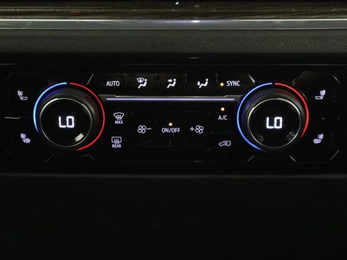 Used 2024 Chevrolet Silverado 1500 LT AWD/4WD image 35