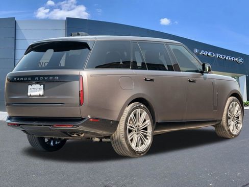 Used 2025 Land Rover Range Rover Long Wheelbase SE AWD/4WD image 4