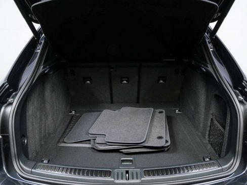 Certified 2026 Porsche Macan AWD/4WD image 28