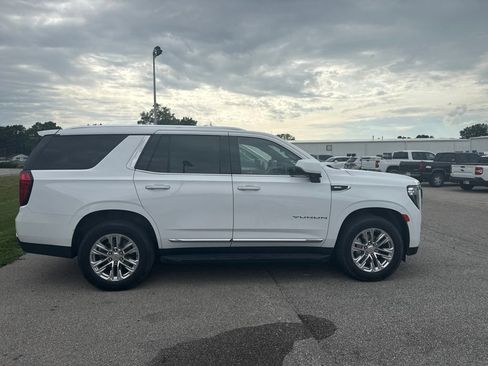 Used 2022 GMC Yukon SLT w/ SLT Premium Package AWD/4WD image 2