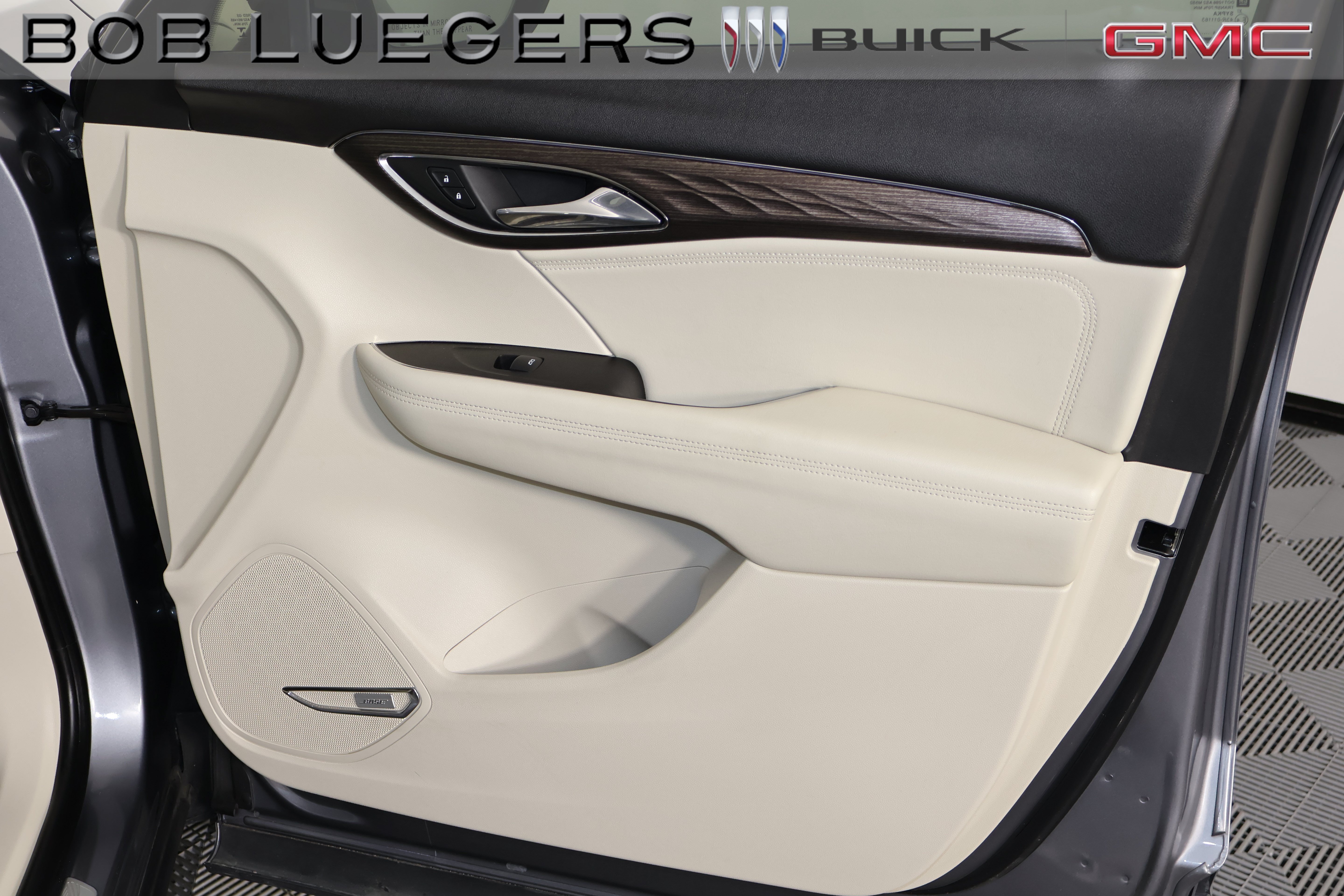 Used 2022 Buick Envision Avenir w/ Technology Package II AWD/4WD image 19
