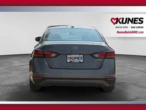 Used 2024 Nissan Altima 2.5 SV FWD image 9