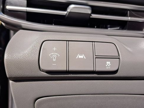 Used 2023 Hyundai Elantra SEL image 13