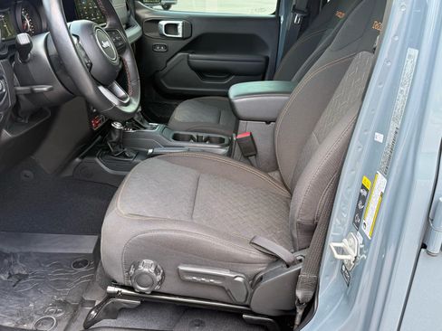 Used 2024 Jeep Gladiator Mojave w/ Safety Group AWD/4WD image 13