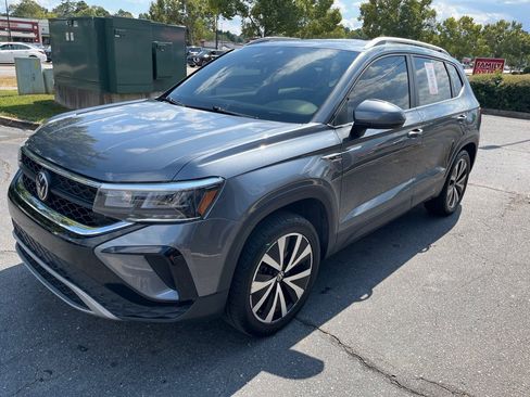 Used 2022 Volkswagen Taos SE w/ Panoramic Sunroof Package image 1