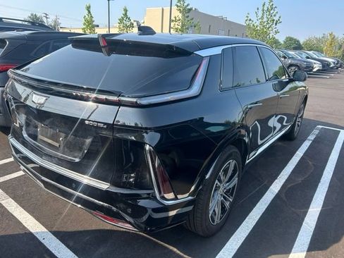 Used 2024 Cadillac Lyriq Luxury AWD/4WD image 3