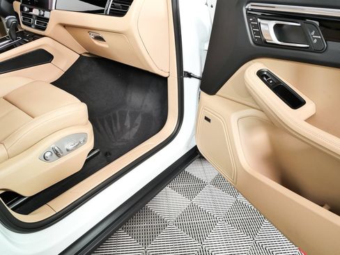 New 2026 Porsche Macan Turbo AWD/4WD image 27