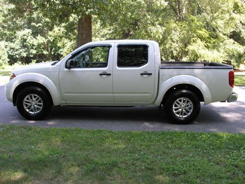 Used 2019 Nissan Frontier SV RWD image 9