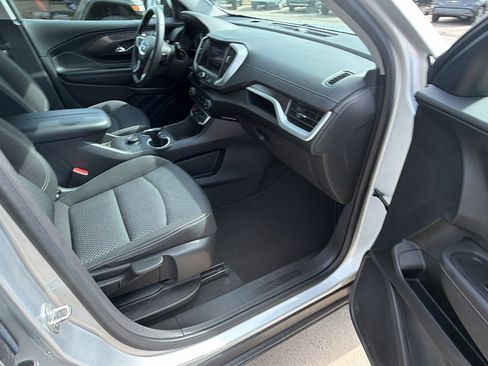 Used 2022 GMC Terrain SLE FWD image 19