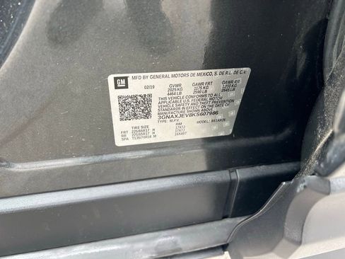 Used 2019 Chevrolet Equinox LT w/ Driver Convenience Package image 17