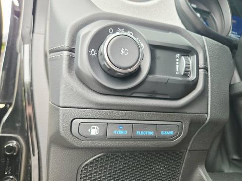 Used 2025 Jeep Wrangler Unlimited Sahara w/ Safety Group AWD/4WD image 33