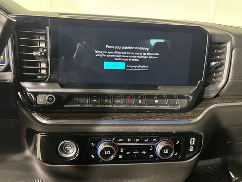 Used 2024 Chevrolet Silverado 1500 LT AWD/4WD image 17