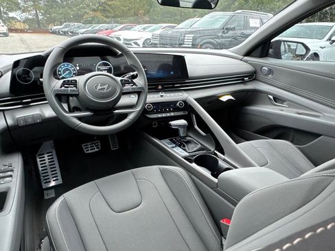 New 2025 Hyundai Elantra SEL image 13