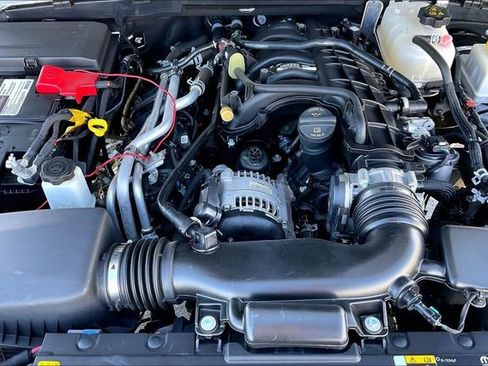 Used 2023 Jeep Gladiator Mojave AWD/4WD image 9