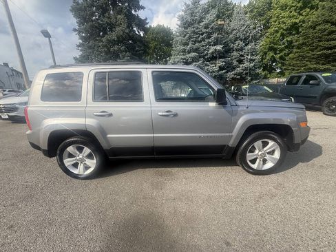 Used 2015 Jeep Patriot Latitude AWD/4WD image 6