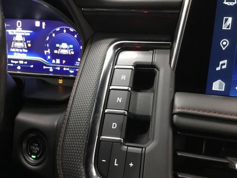 Used 2023 Chevrolet Suburban RST AWD/4WD image 38