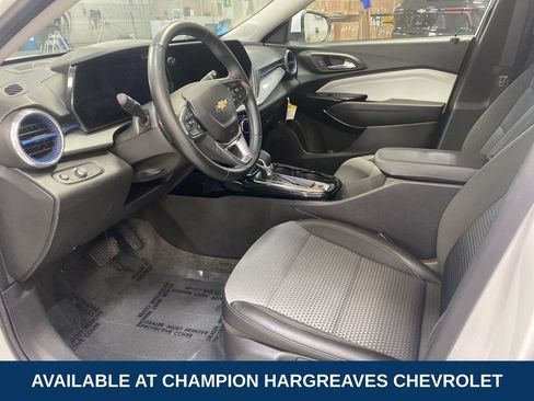 Used 2025 Chevrolet Trax LT w/ Driver Confidence Package FWD image 13