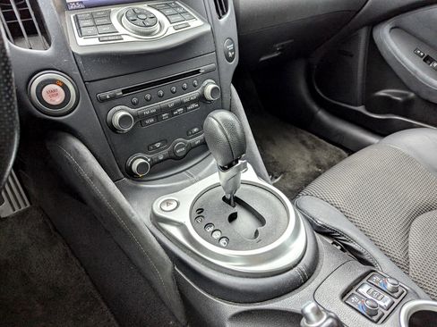 Used 2010 Nissan 370Z Touring w/ Sport Pkg image 19