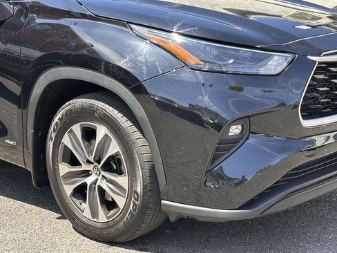 Used 2022 Toyota Highlander XLE AWD/4WD image 9