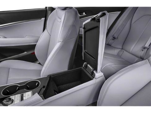 Used 2025 Genesis G70 2.5T RWD image 17