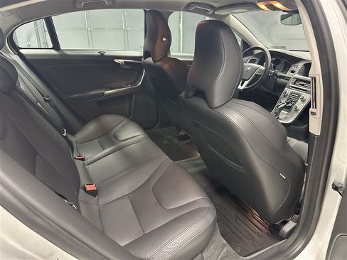 Used 2018 Volvo S60 T5 Inscription Platinum FWD image 12