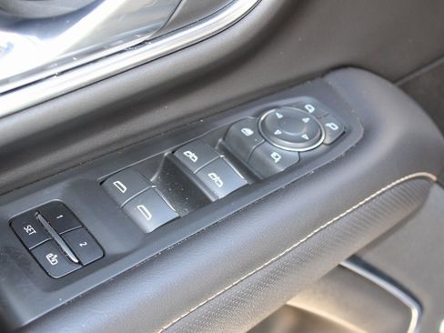 Used 2021 Chevrolet Tahoe Premier w/ Premium Package image 25