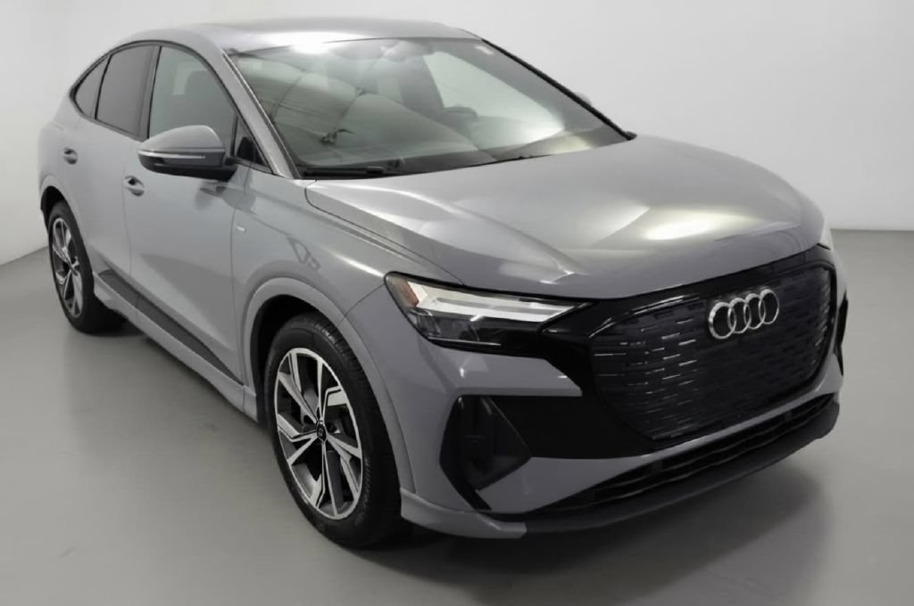 Used 2024 Audi Q4 e-tron Premium w/ Convenience Package AWD/4WD image 4
