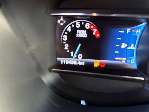 Used 2016 Ford Explorer XLT w/ Equipment Group 202A FWD image 16