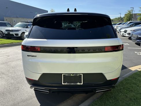 Used 2024 Land Rover Range Rover Sport SE AWD/4WD image 6