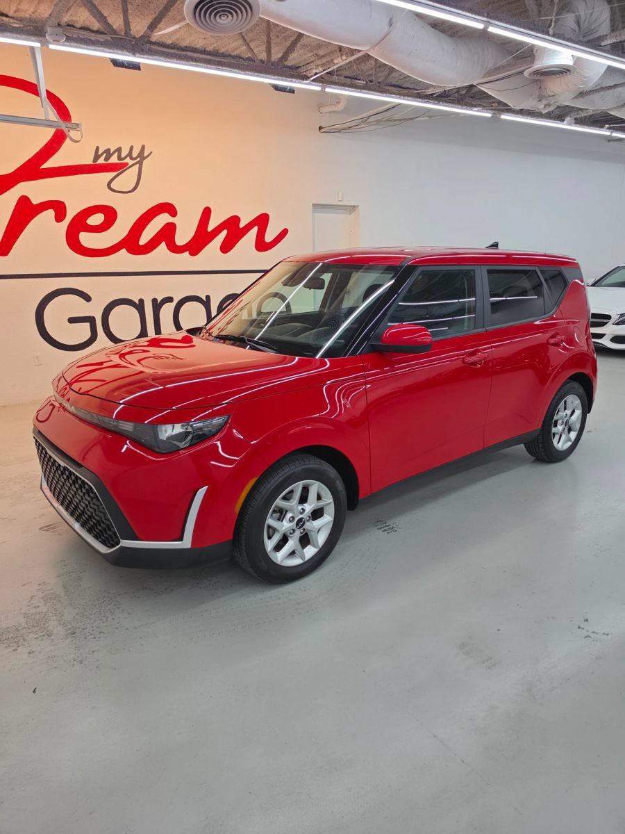 Used 2024 Kia Soul LX w/ Option Group 015 FWD image 2